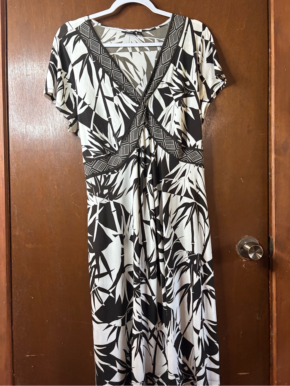 Apt. 9 Black and Cream Tropical Leaf Top